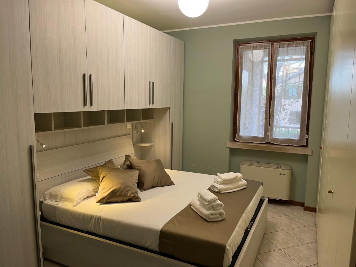 Green Apartment And Pools Дезенцано-дель-Гарда Экстерьер фото